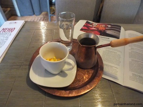 В москве дохрена кофеен с хреновым кофе, но можно найти отличный турецкий кофе с цедрой апельсина