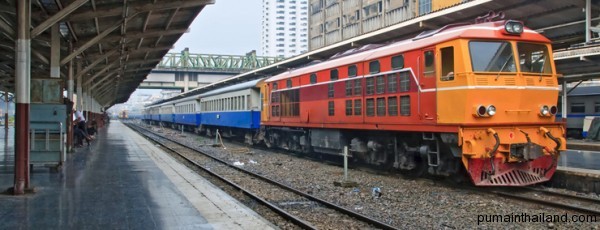 Поезда кстати ездят почти везде по Тайланду