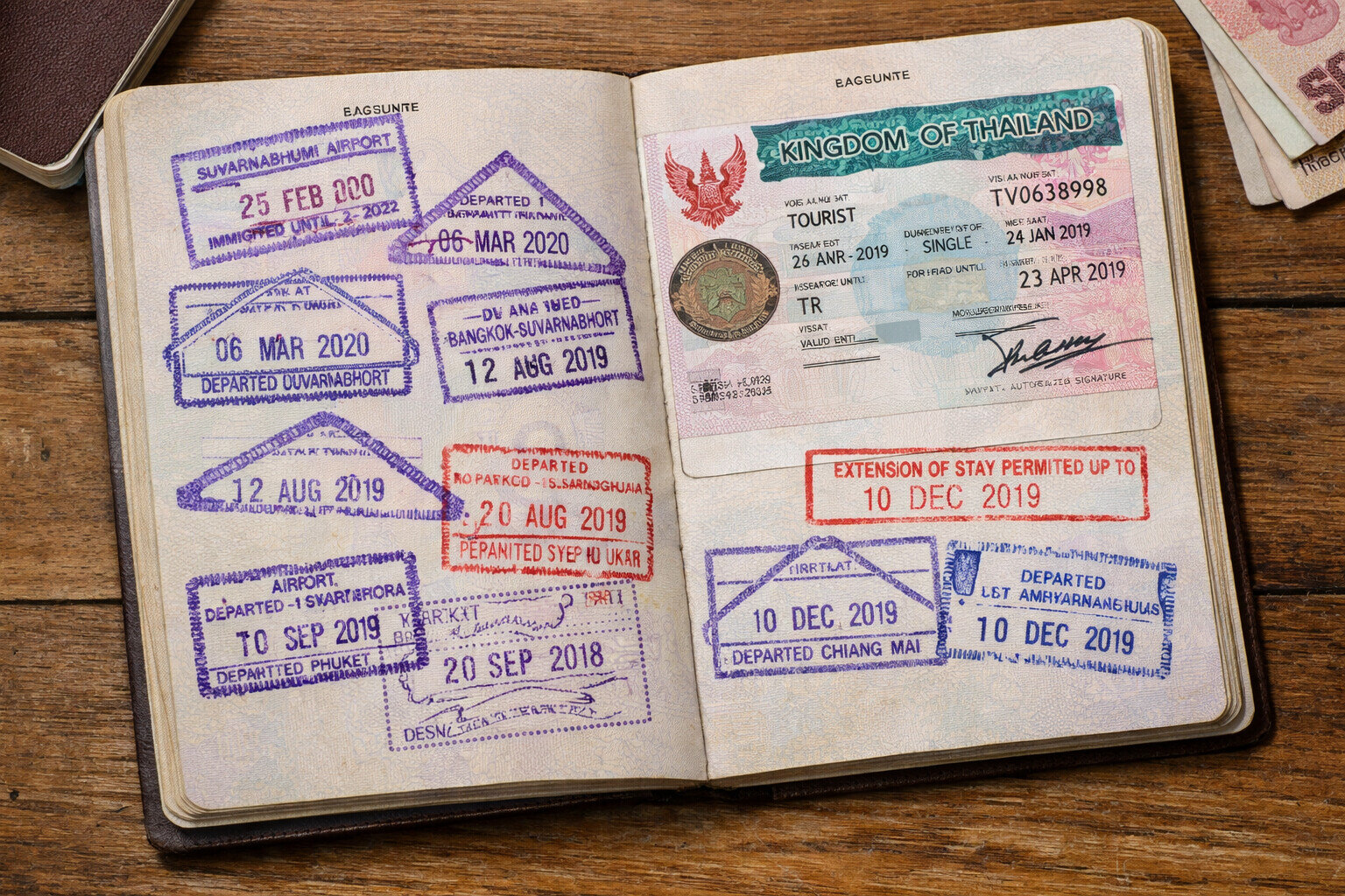 Паспорт с тайскими штампами и визой
