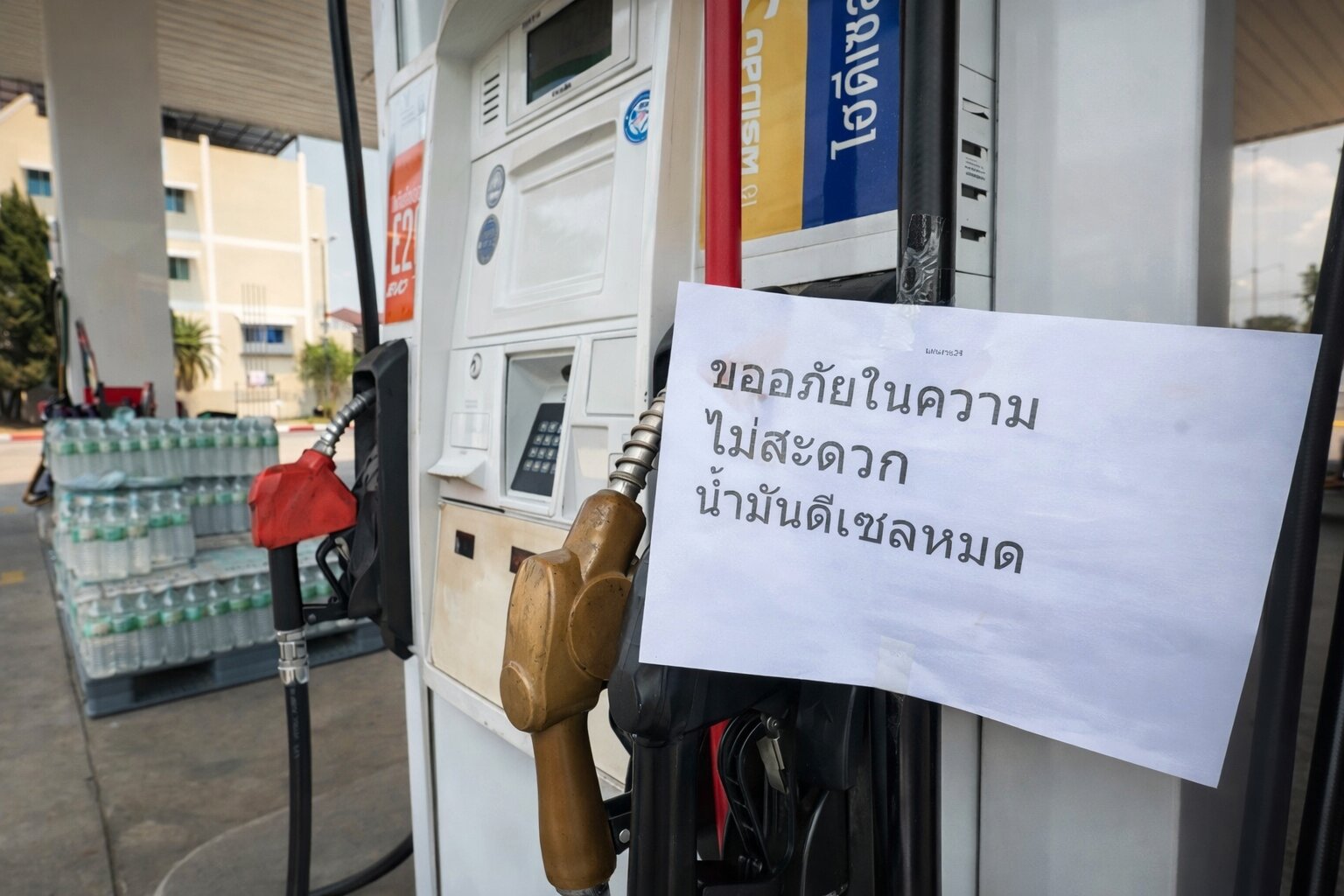 Очередь на заправке в Таиланде