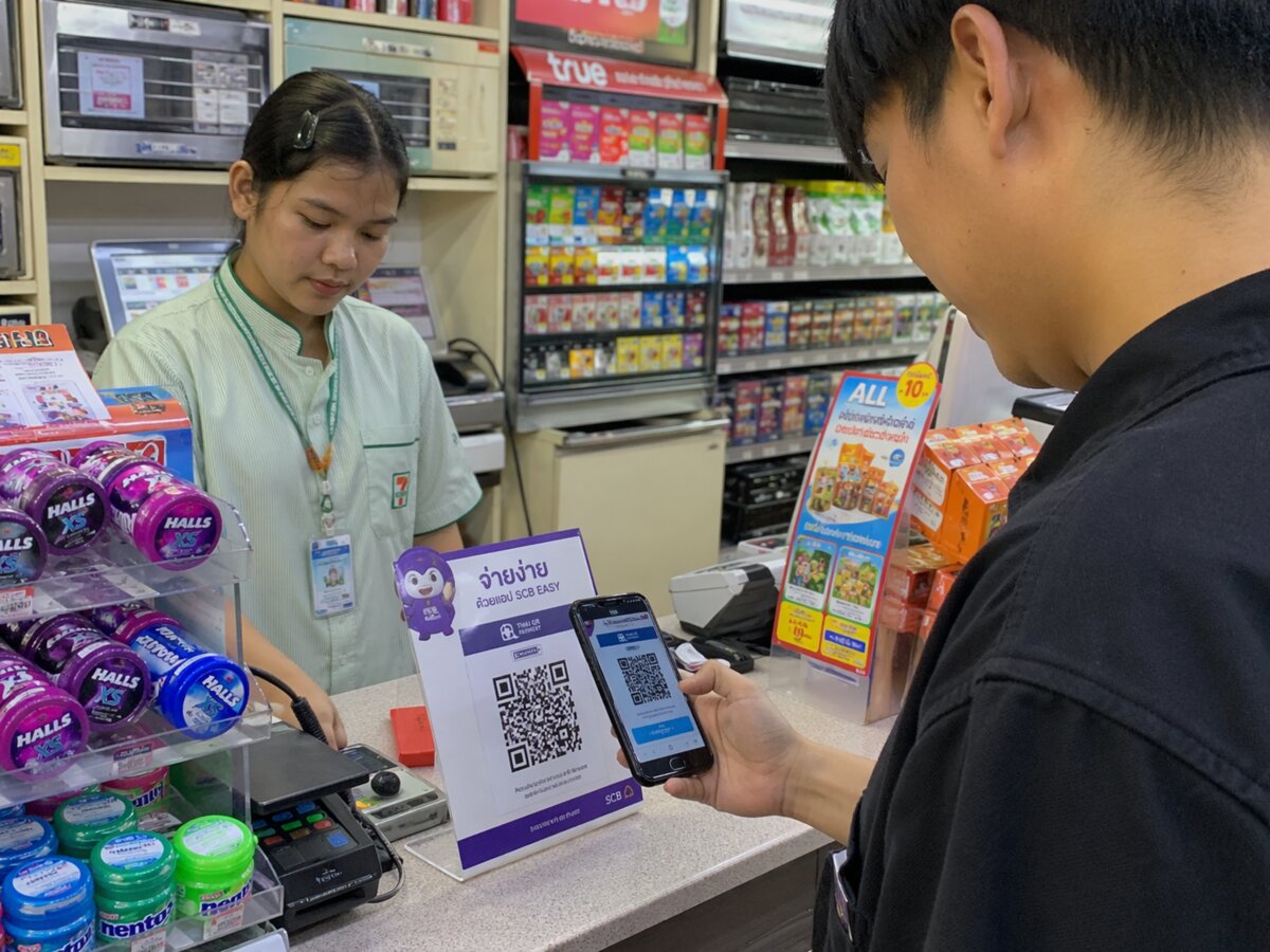 Оплата по QR-коду в тайском магазине через приложение банка