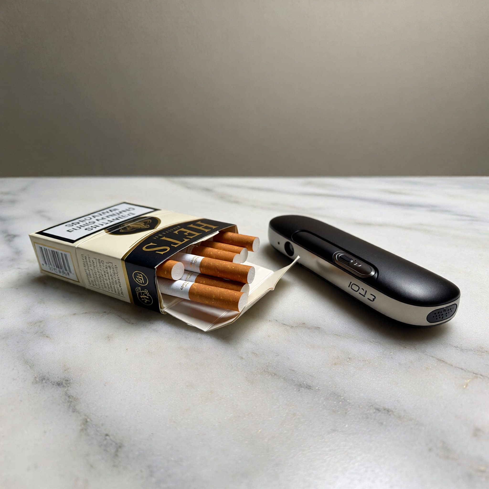 Стики HEETS и устройство IQOS — продуктовое фото