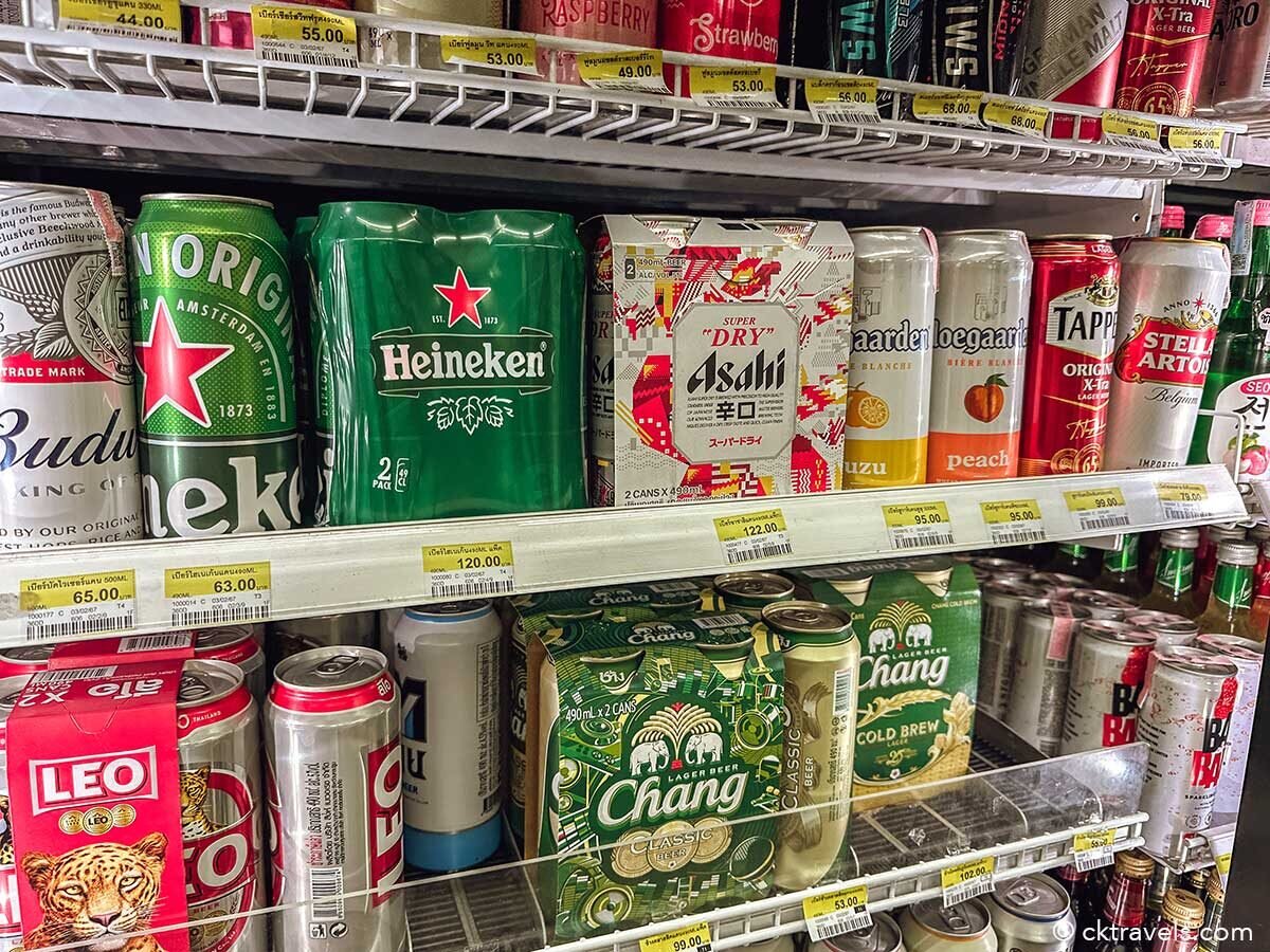 Пиво на полке в 7-Eleven Таиланд — отмена дневного запрета на алкоголь 2026