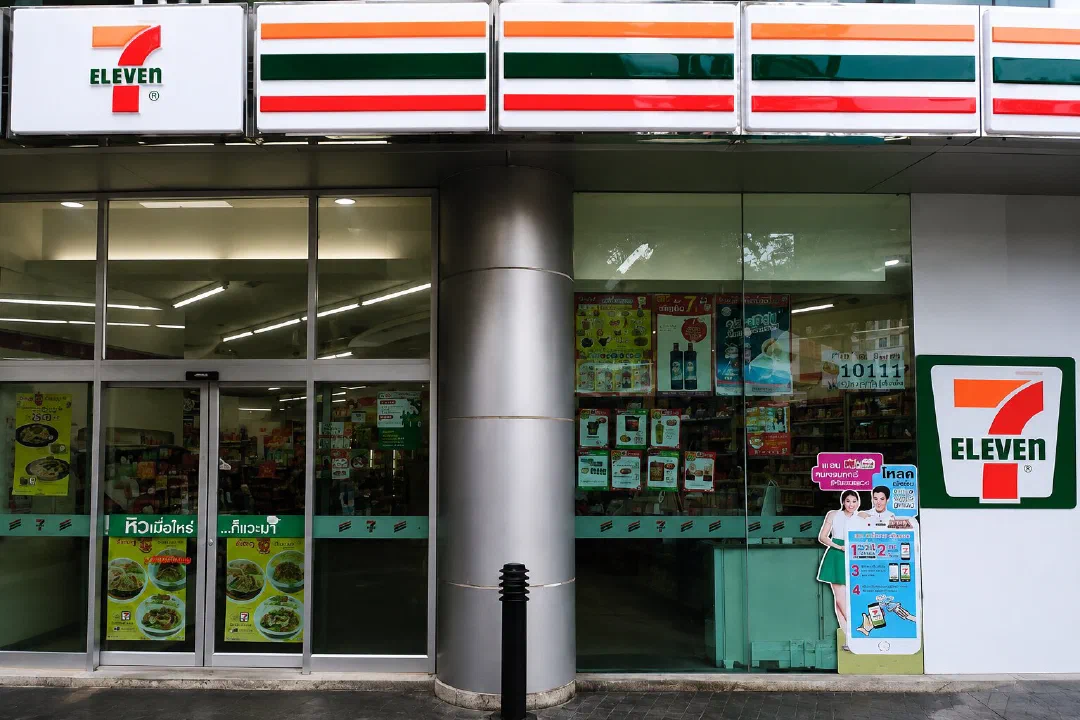 Магазин 7-Eleven в Таиланде — сигареты продаются круглосуточно