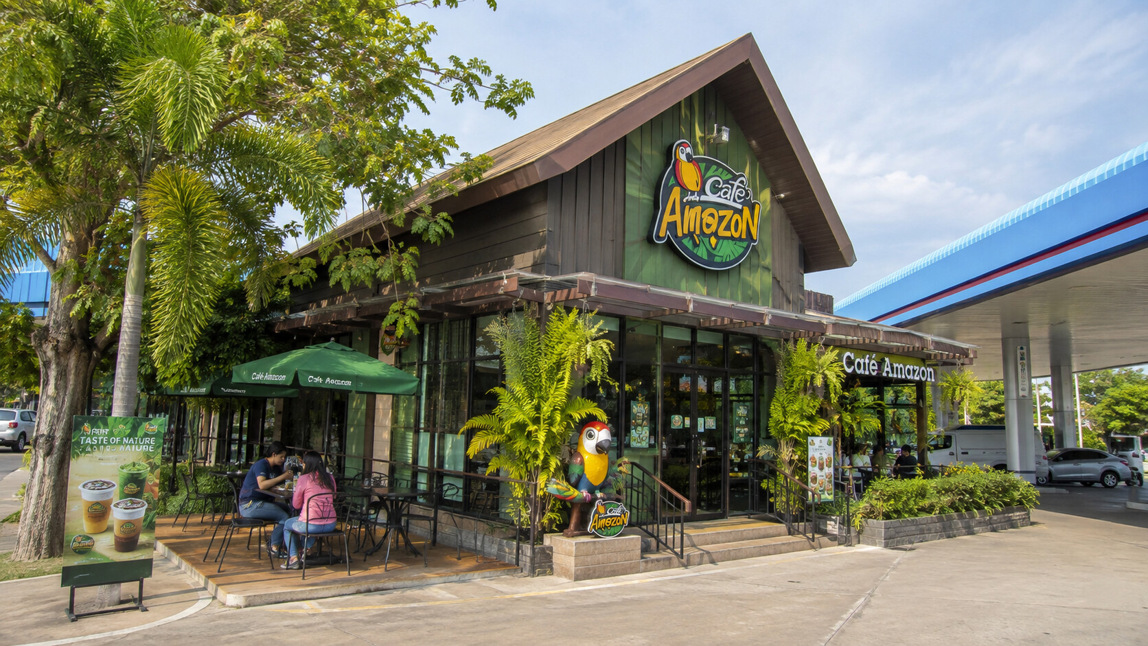 Кофейня Café Amazon при заправке PTT в Таиланде