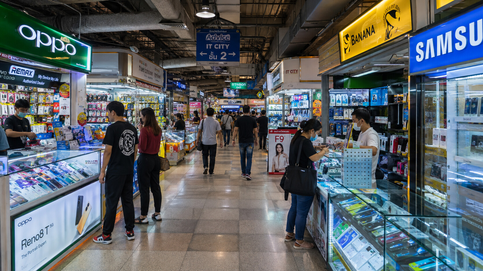 Pantip Plaza в Бангкоке — этажи с электроникой и мелкие магазины смартфонов