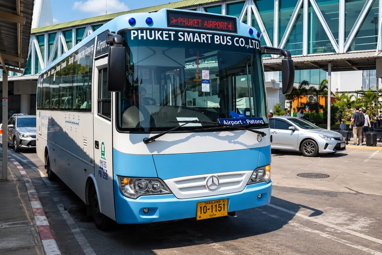 Phuket Smart Bus маршрута Airport — Patong у аэропорта Пхукета